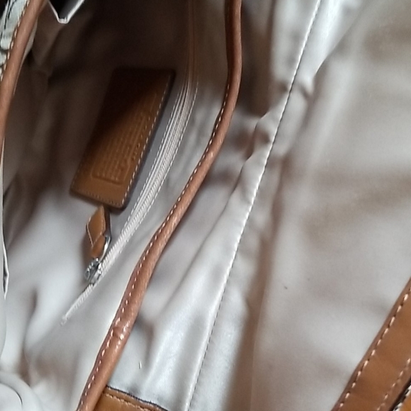 Coach 9x5 handbag. - Picture 5 of 8